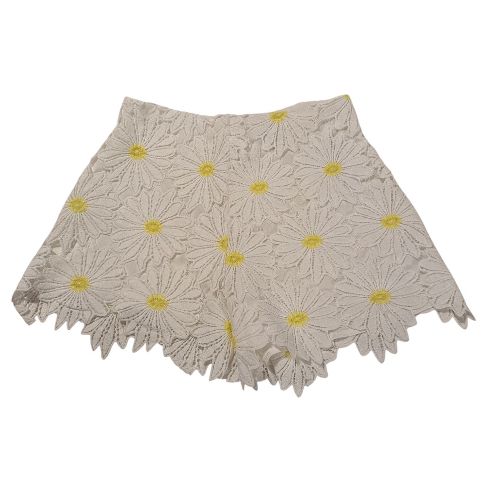 BUNDLE 3/$20 NWOT Apricot lace daisy shorts